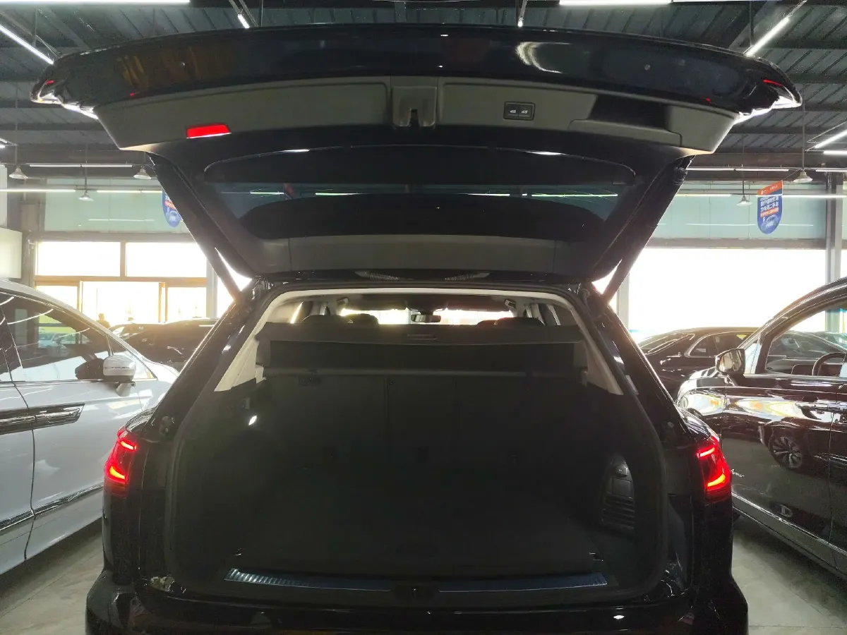 2021 Volkswagen Touareg 2.0T 252HP L4 8AT PHEV 18KWH,autocango,china used car exporter,china ev exporter,chinese used car exporter,chinese used ev exporter