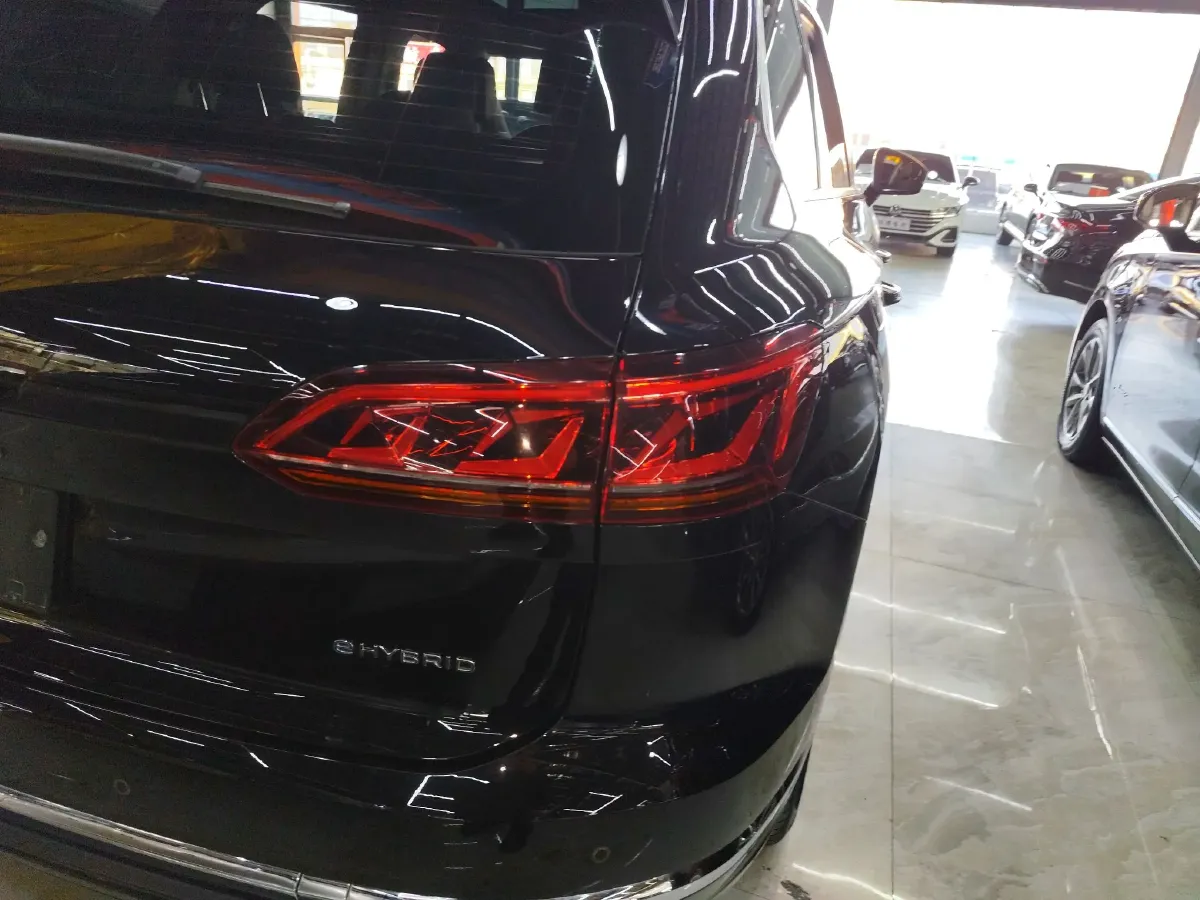 2021 Volkswagen Touareg 2.0T 252HP L4 8AT PHEV 18KWH,autocango,china used car exporter,china ev exporter,chinese used car exporter,chinese used ev exporter