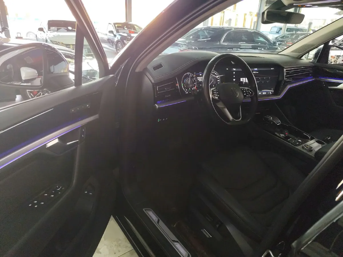 2021 Volkswagen Touareg 2.0T 252HP L4 8AT PHEV 18KWH,autocango,china used car exporter,china ev exporter,chinese used car exporter,chinese used ev exporter