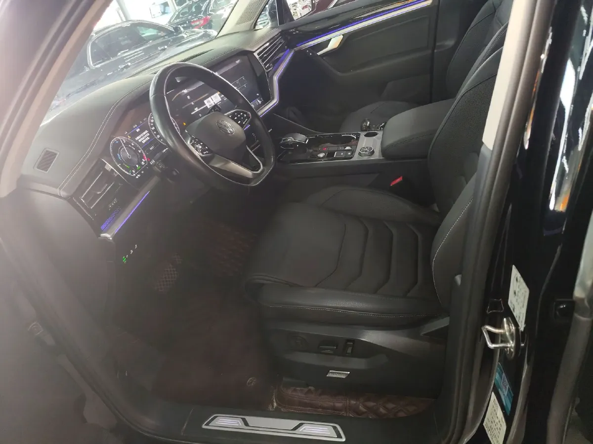 2021 Volkswagen Touareg 2.0T 252HP L4 8AT PHEV 18KWH,autocango,china used car exporter,china ev exporter,chinese used car exporter,chinese used ev exporter
