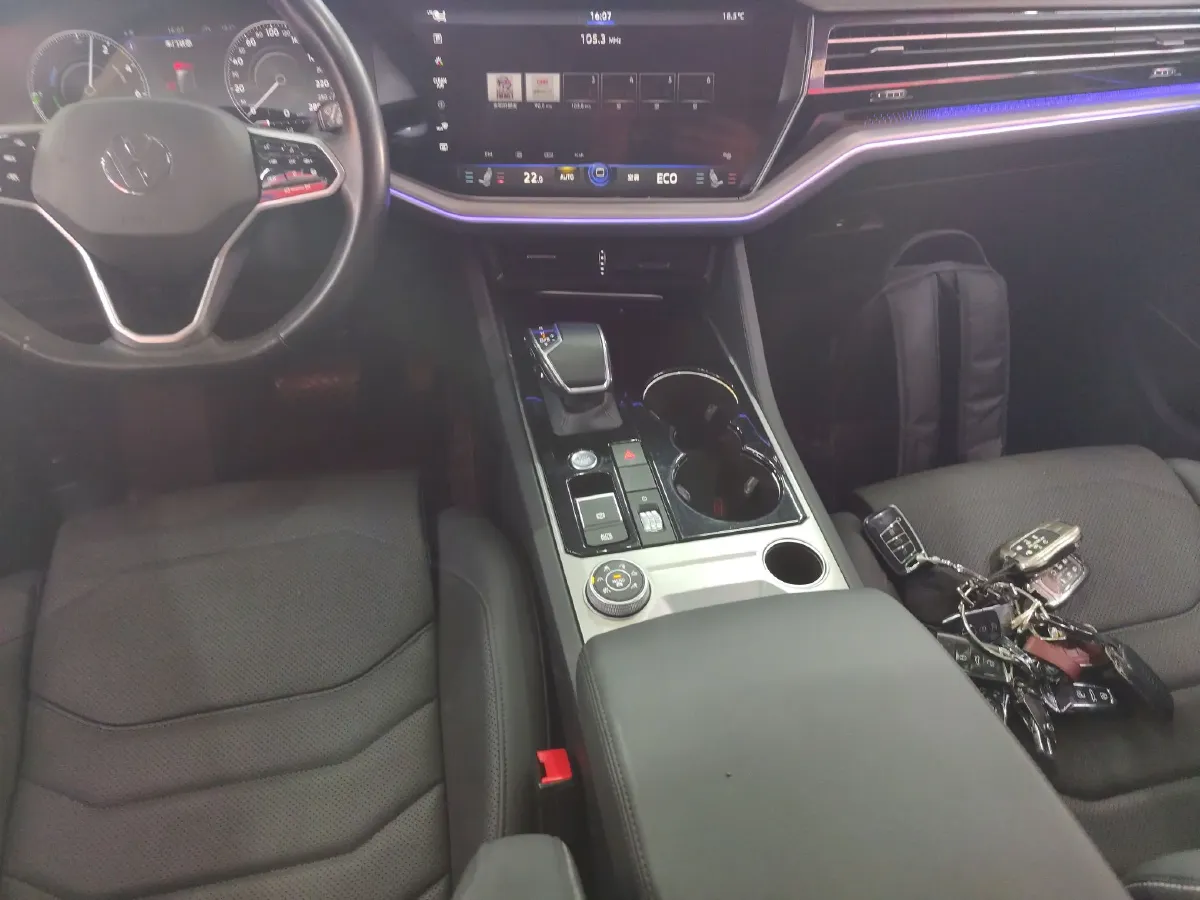 2021 Volkswagen Touareg 2.0T 252HP L4 8AT PHEV 18KWH,autocango,china used car exporter,china ev exporter,chinese used car exporter,chinese used ev exporter