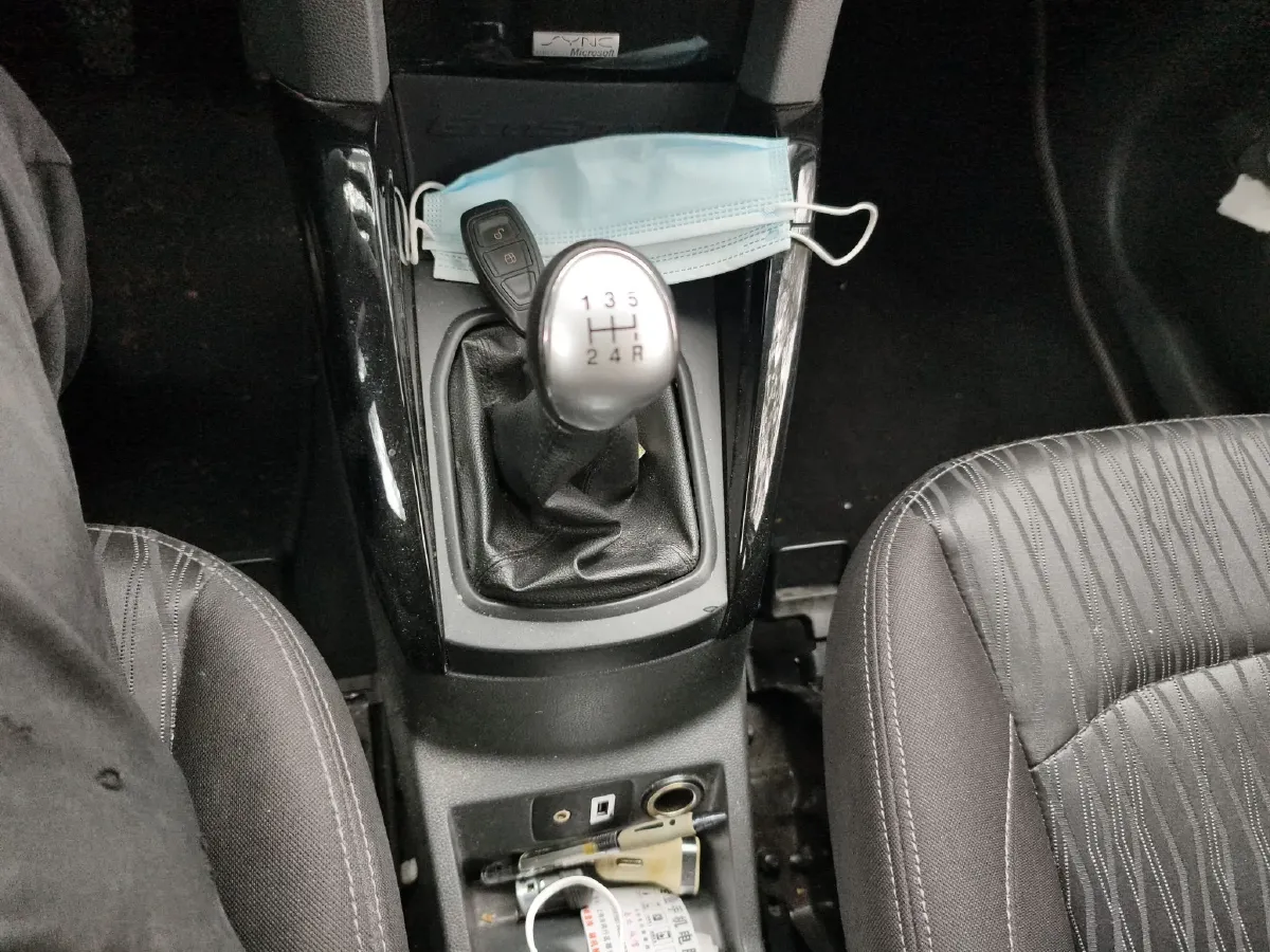 2013 Ford EcoSport 1.0T 125HP L3 5MT,autocango,china used car exporter,china ev exporter,chinese used car exporter,chinese used ev exporter