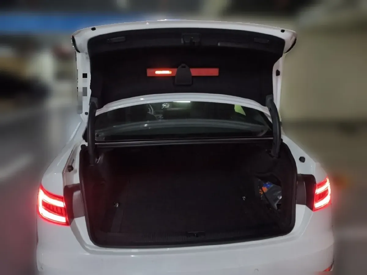 2019 Audi A4L 2.0T 190HP L4 7DCT,autocango,china used car exporter,china ev exporter,chinese used car exporter,chinese used ev exporter