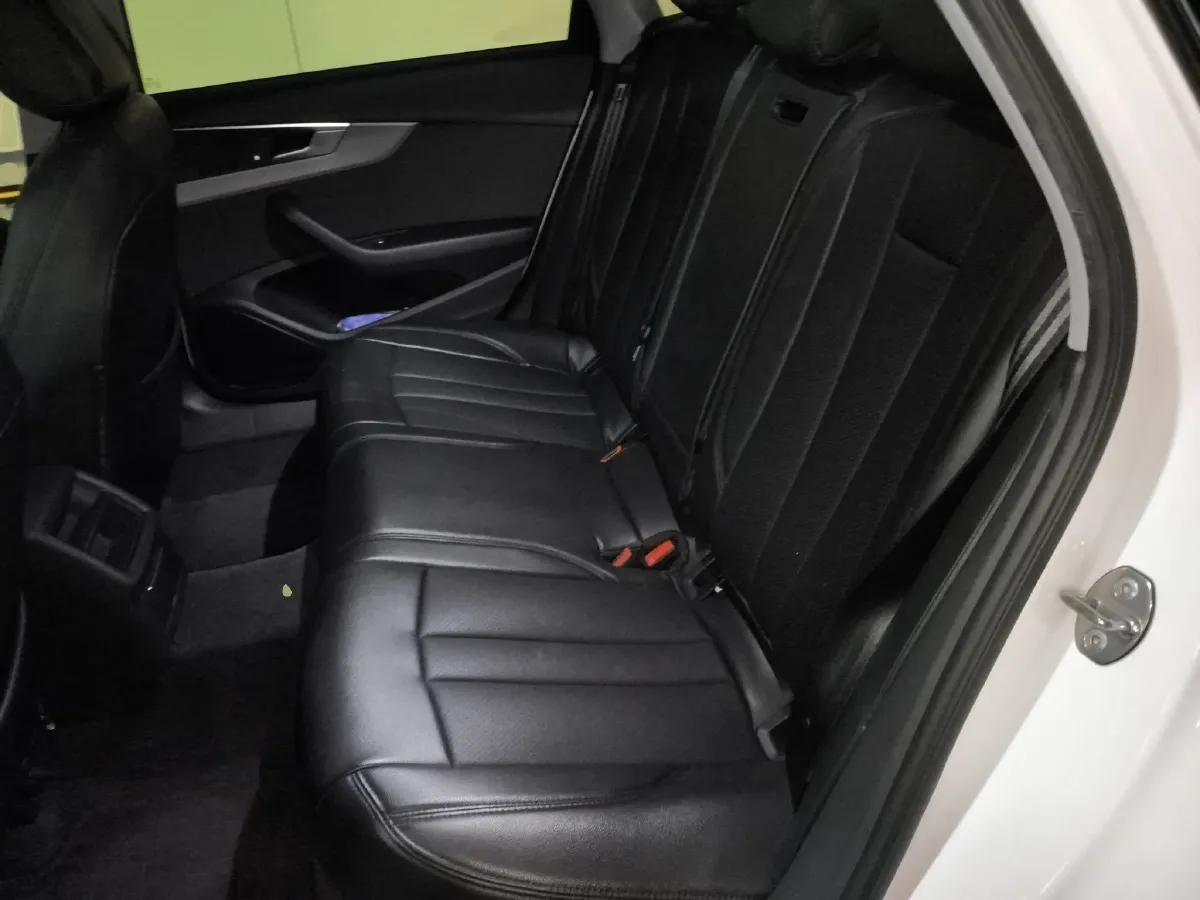 2019 Audi A4L 2.0T 190HP L4 7DCT,autocango,china used car exporter,china ev exporter,chinese used car exporter,chinese used ev exporter