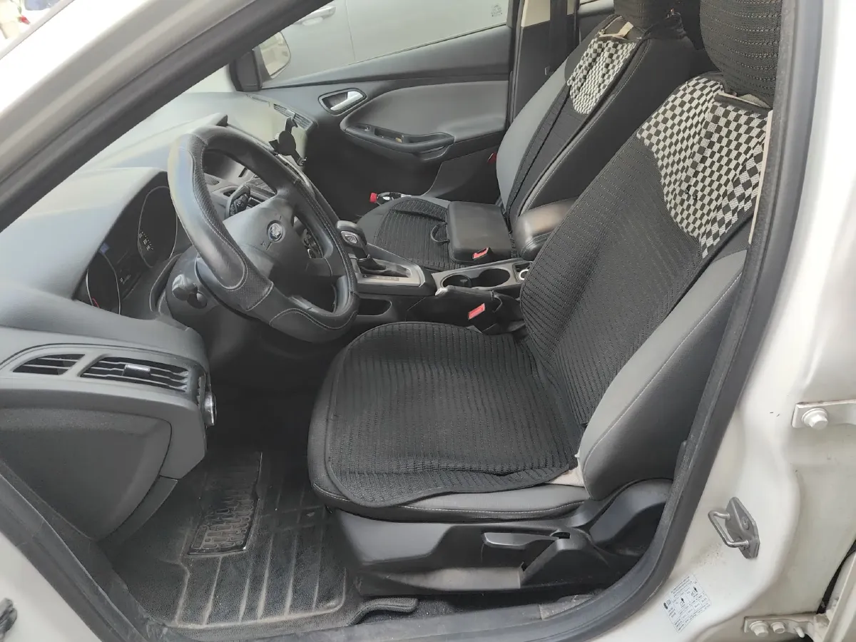 2012 Ford Focus 1.6L 125HP L4 6DCT,autocango,china used car exporter,china ev exporter,chinese used car exporter,chinese used ev exporter