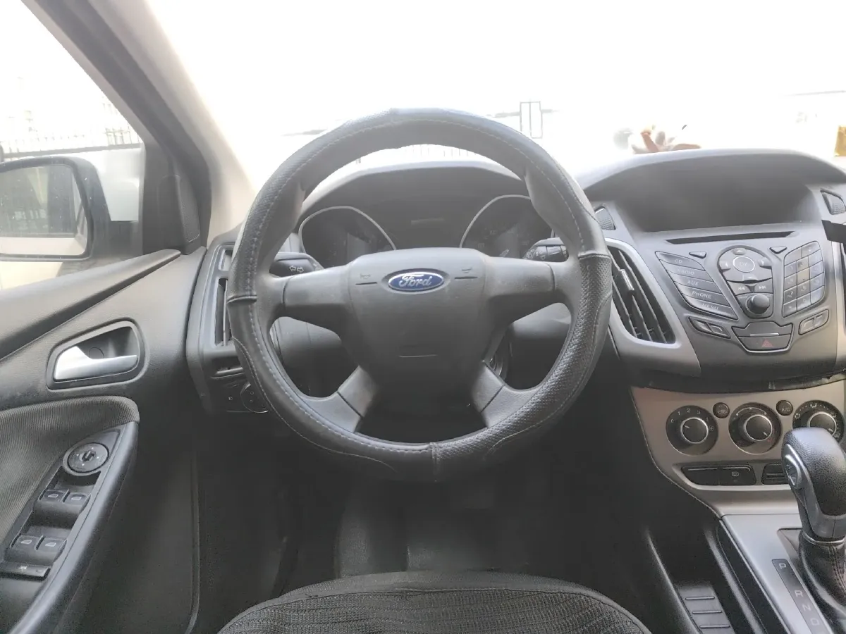 2012 Ford Focus 1.6L 125HP L4 6DCT,autocango,china used car exporter,china ev exporter,chinese used car exporter,chinese used ev exporter
