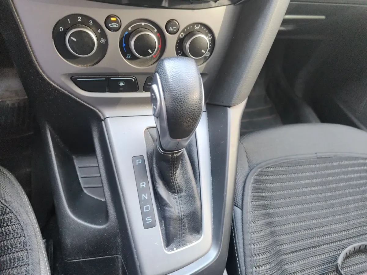 2012 Ford Focus 1.6L 125HP L4 6DCT,autocango,china used car exporter,china ev exporter,chinese used car exporter,chinese used ev exporter