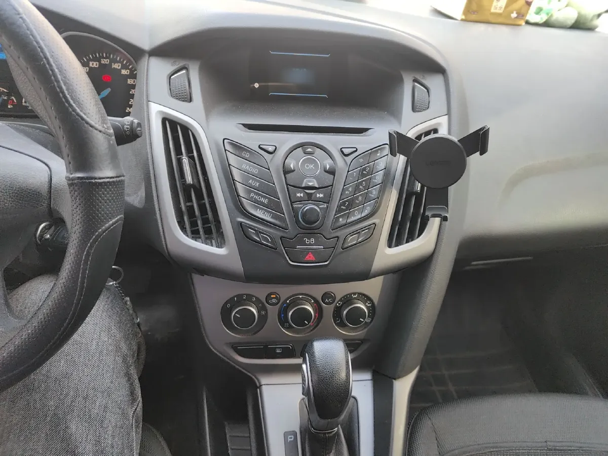 2012 Ford Focus 1.6L 125HP L4 6DCT,autocango,china used car exporter,china ev exporter,chinese used car exporter,chinese used ev exporter