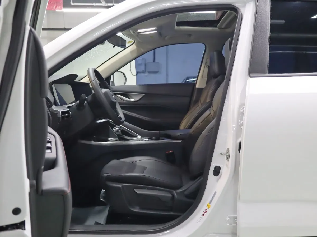 2023 ChangAn CS35 Plus 1.4T 160HP L4 7DCT,autocango,china used car exporter,china ev exporter,chinese used car exporter,chinese used ev exporter