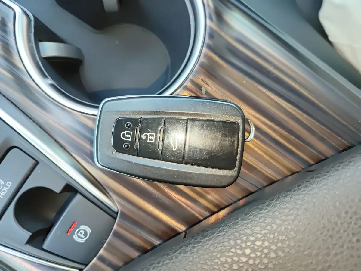 2018 Toyota Camry 2.0L 169HP L4 6AT,autocango,china used car exporter,china ev exporter,chinese used car exporter,chinese used ev exporter