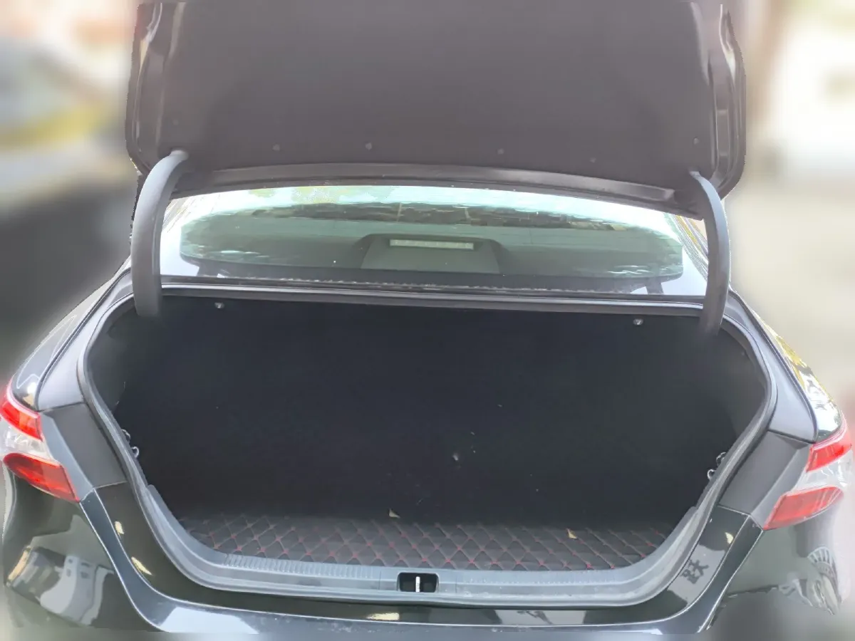 2018 Toyota Camry 2.0L 169HP L4 6AT,autocango,china used car exporter,china ev exporter,chinese used car exporter,chinese used ev exporter