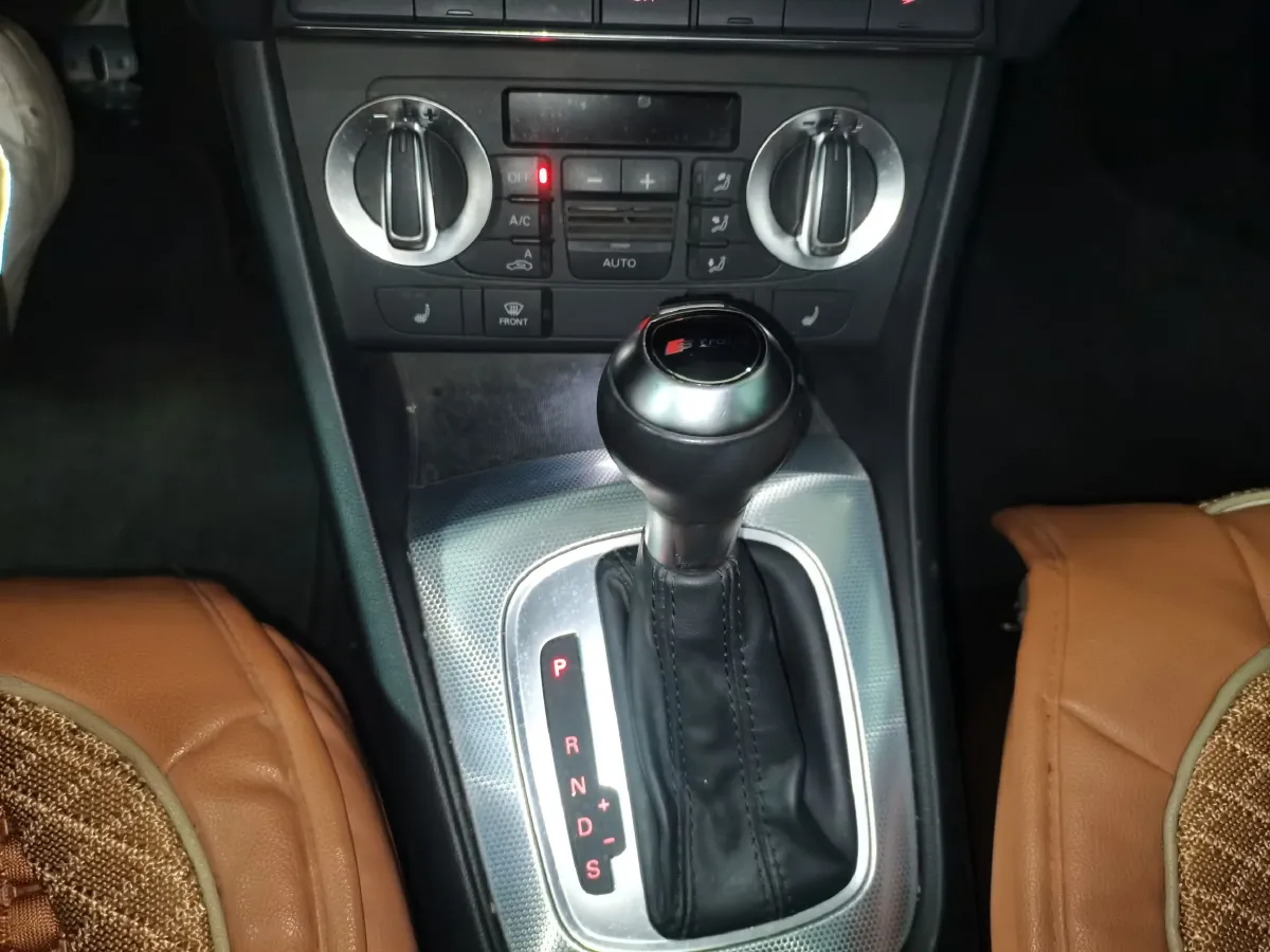 2015 Audi Q3 2.0T 170HP L4 7DCT,autocango,china used car exporter,china ev exporter,chinese used car exporter,chinese used ev exporter