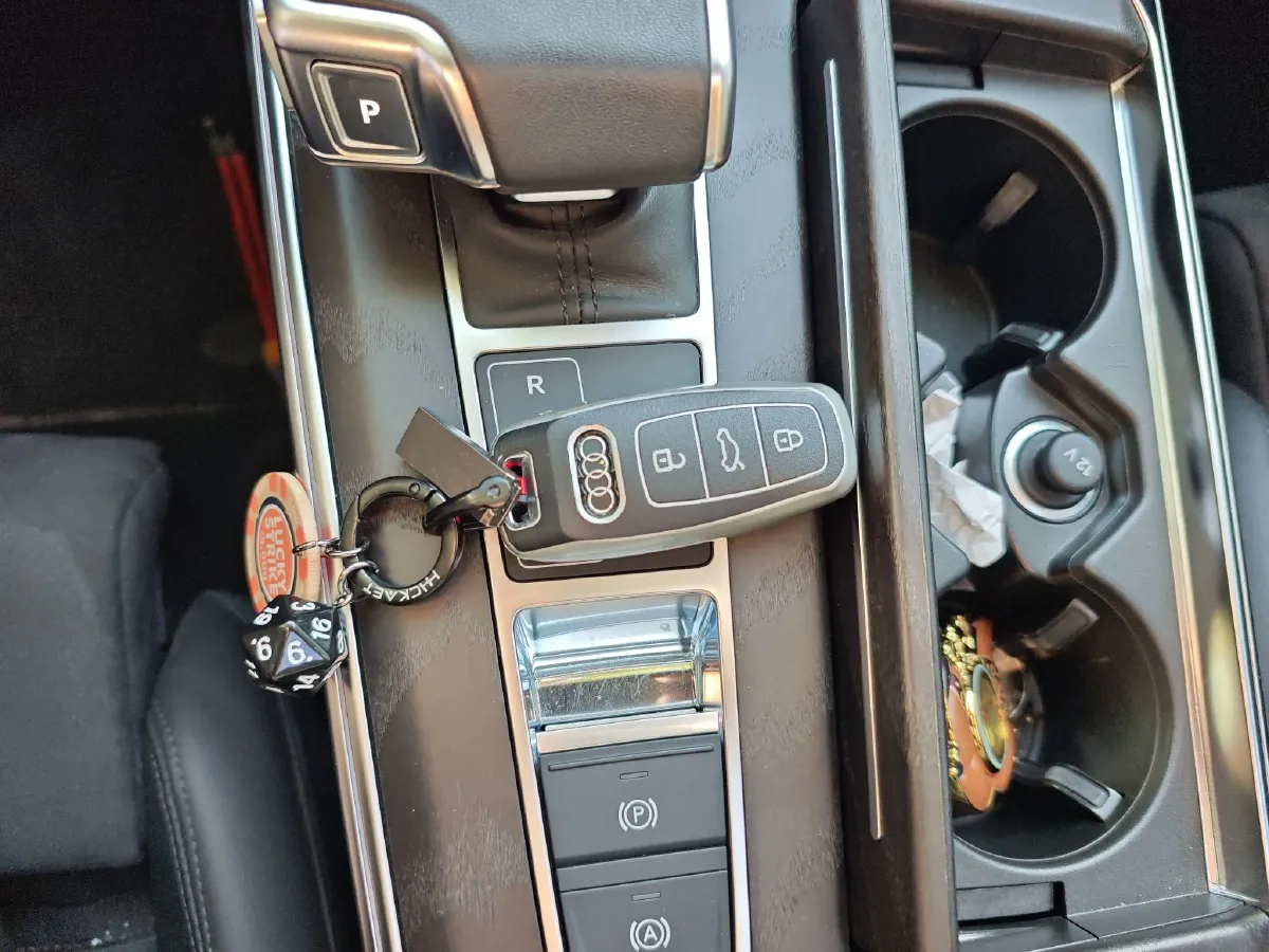 2023 Audi A6 2.0T 265HP L4 7DCT,autocango,china used car exporter,china ev exporter,chinese used car exporter,chinese used ev exporter