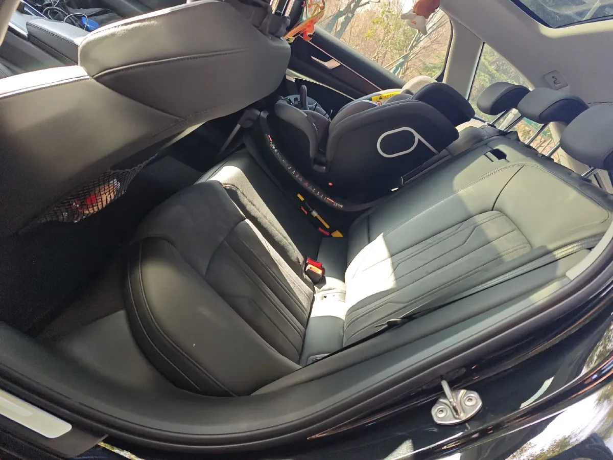 2023 Audi A6 2.0T 265HP L4 7DCT,autocango,china used car exporter,china ev exporter,chinese used car exporter,chinese used ev exporter