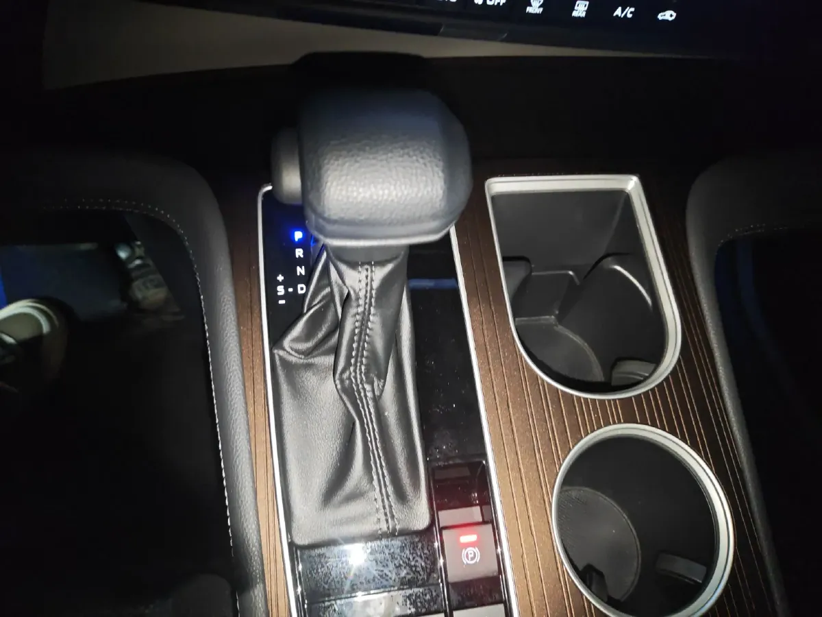 2023 Toyota Sienna 2.5L 189HP L4 E-CVT Hybrid,autocango,china used car exporter,china ev exporter,chinese used car exporter,chinese used ev exporter