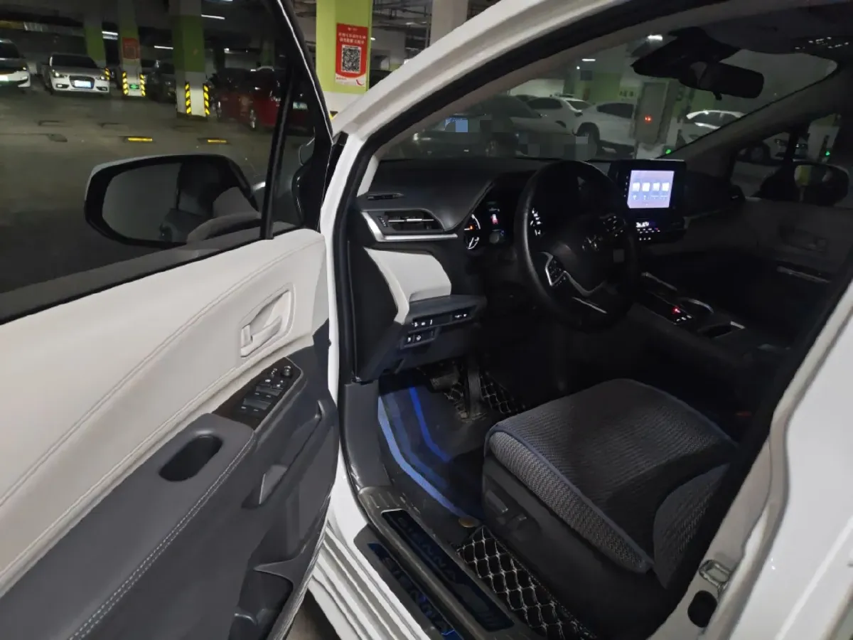 2023 Toyota Sienna 2.5L 189HP L4 E-CVT Hybrid,autocango,china used car exporter,china ev exporter,chinese used car exporter,chinese used ev exporter