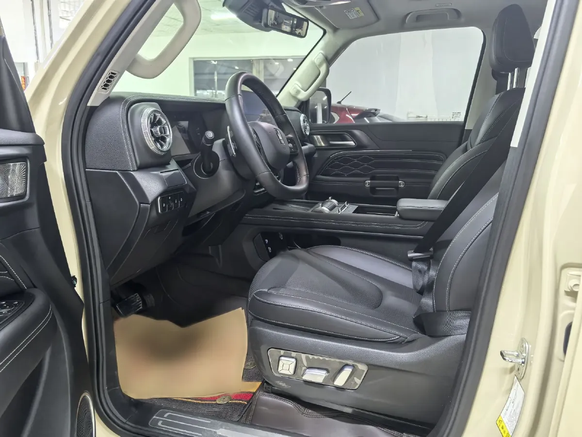 2025 Tank 300 2.0T 252HP L4 9AT PHEV 37.1KWH,autocango,china used car exporter,china ev exporter,chinese used car exporter,chinese used ev exporter