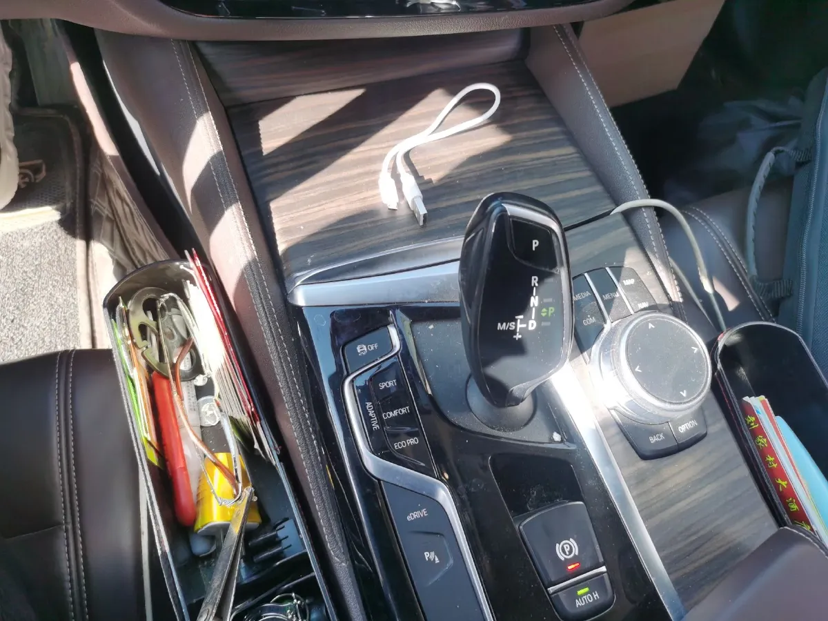 2019 BMW 5 Series 2.0T 184HP L4 8AT PHEV 13KWH,autocango,china used car exporter,china ev exporter,chinese used car exporter,chinese used ev exporter