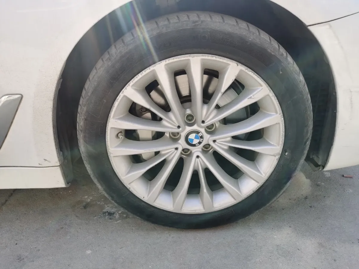 2019 BMW 5 Series 2.0T 184HP L4 8AT PHEV 13KWH,autocango,china used car exporter,china ev exporter,chinese used car exporter,chinese used ev exporter