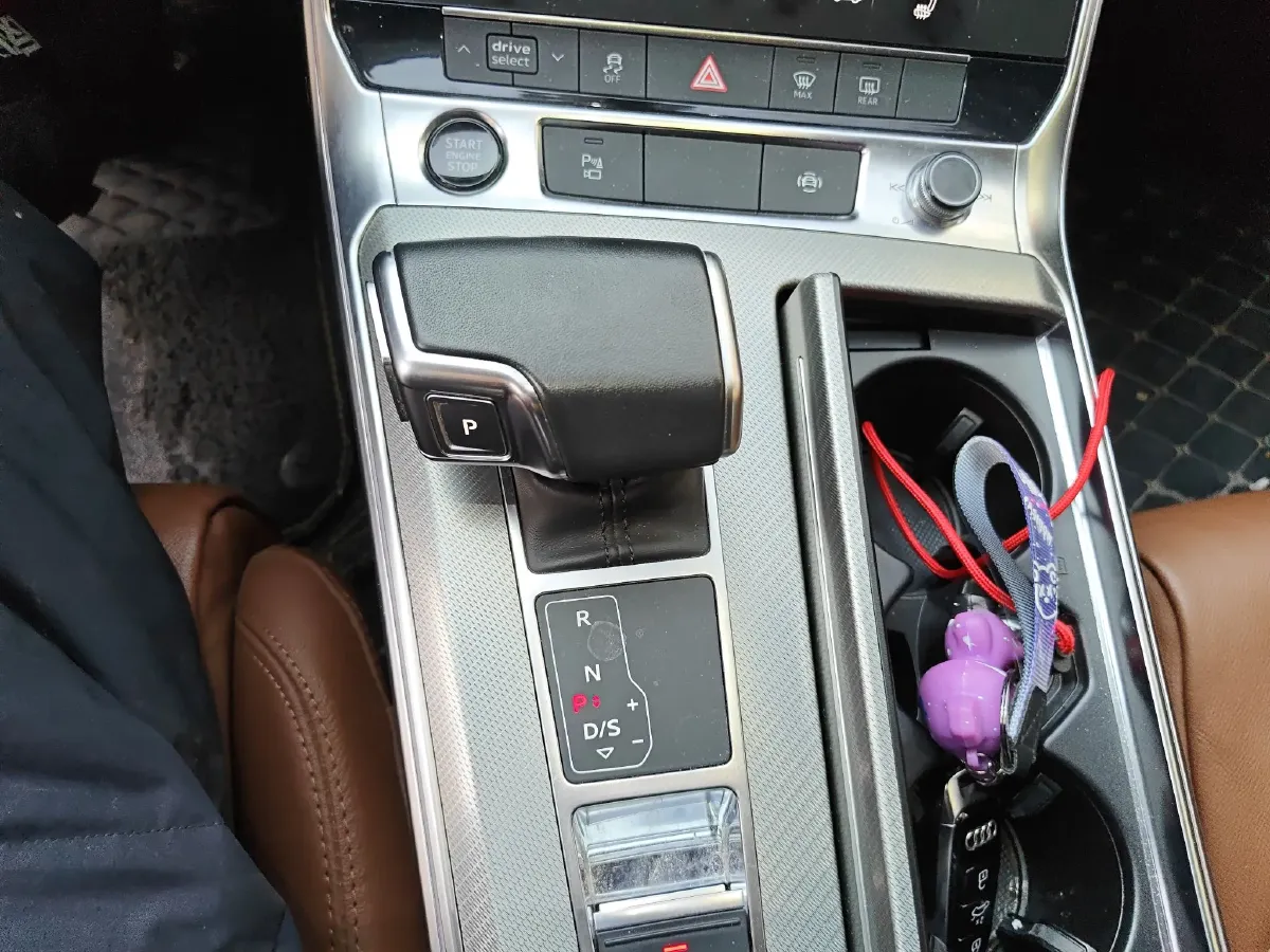 2021 Audi A6L 2.0T 224HP L4 7DCT,autocango,china used car exporter,china ev exporter,chinese used car exporter,chinese used ev exporter