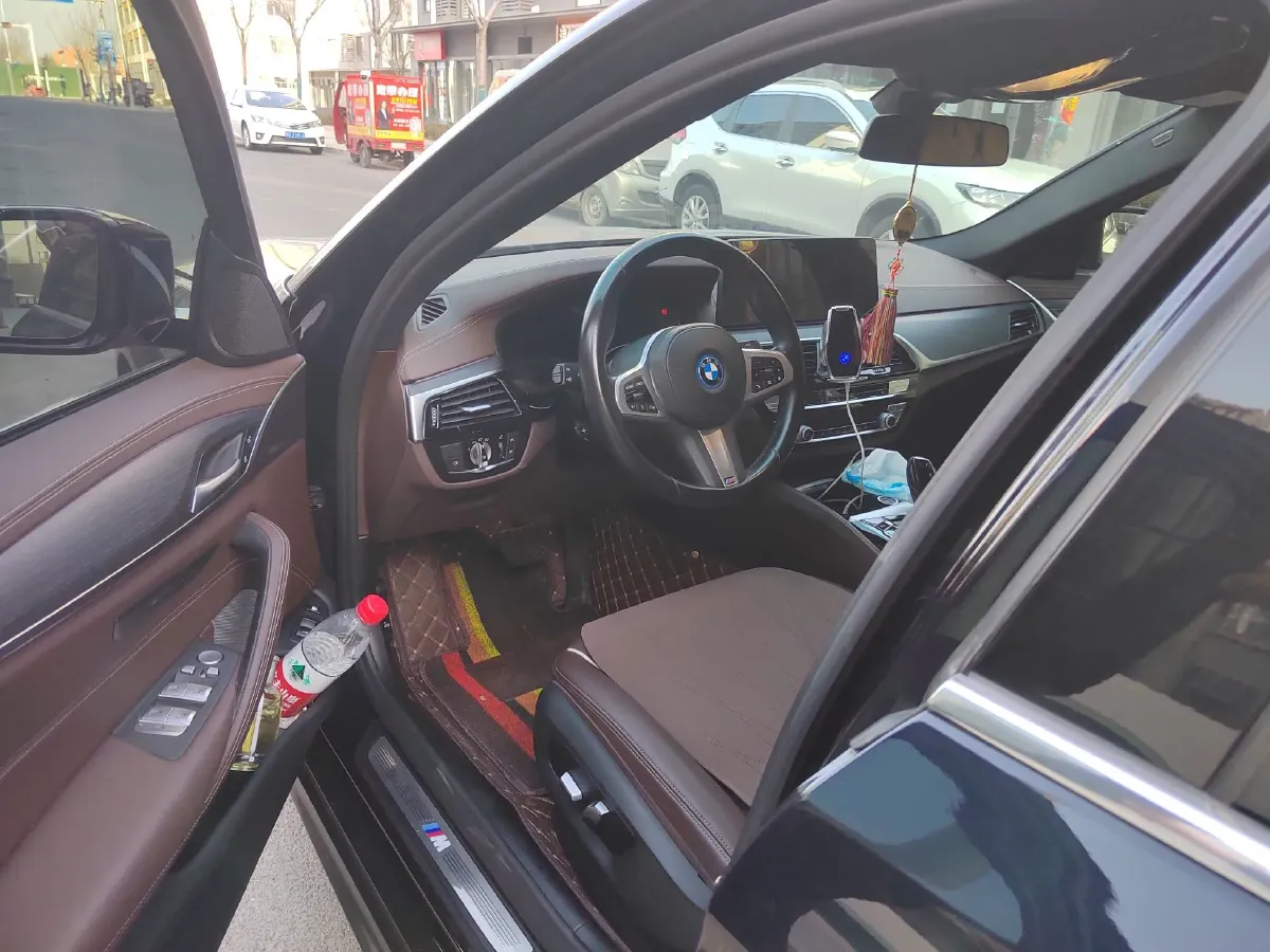 2022 BMW 5 Series 2.0T 184HP L4 8AT PHEV 17.7KWH,autocango,china used car exporter,china ev exporter,chinese used car exporter,chinese used ev exporter