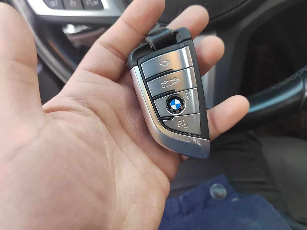 2022 BMW 5 Series 2.0T 184HP L4 8AT PHEV 17.7KWH,autocango,china used car exporter,china ev exporter,chinese used car exporter,chinese used ev exporter