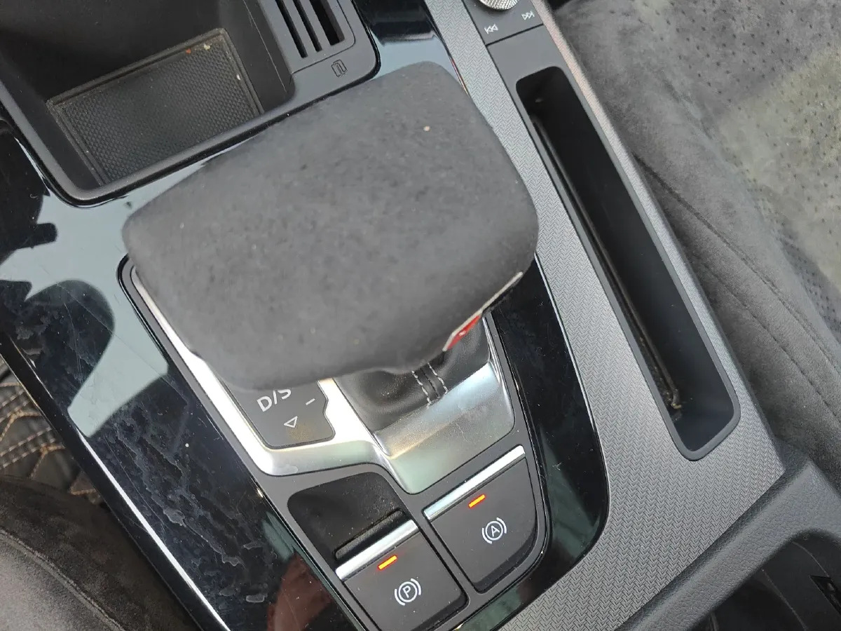 2023 Audi Q5L 2.0T 190HP L4 7DCT,autocango,china used car exporter,china ev exporter,chinese used car exporter,chinese used ev exporter