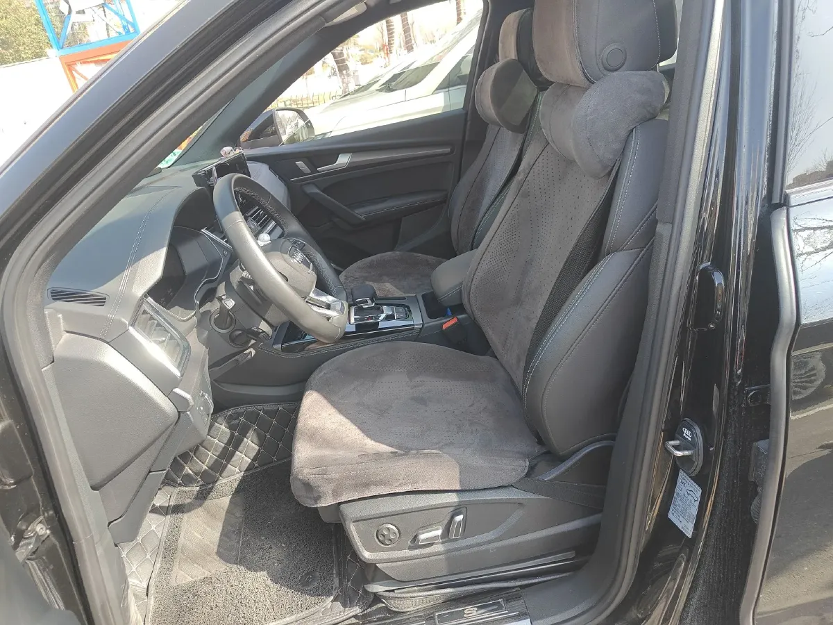 2023 Audi Q5L 2.0T 190HP L4 7DCT,autocango,china used car exporter,china ev exporter,chinese used car exporter,chinese used ev exporter