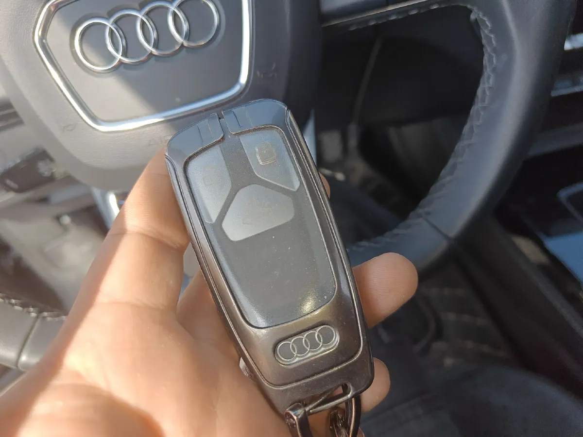 2023 Audi Q5L 2.0T 190HP L4 7DCT,autocango,china used car exporter,china ev exporter,chinese used car exporter,chinese used ev exporter