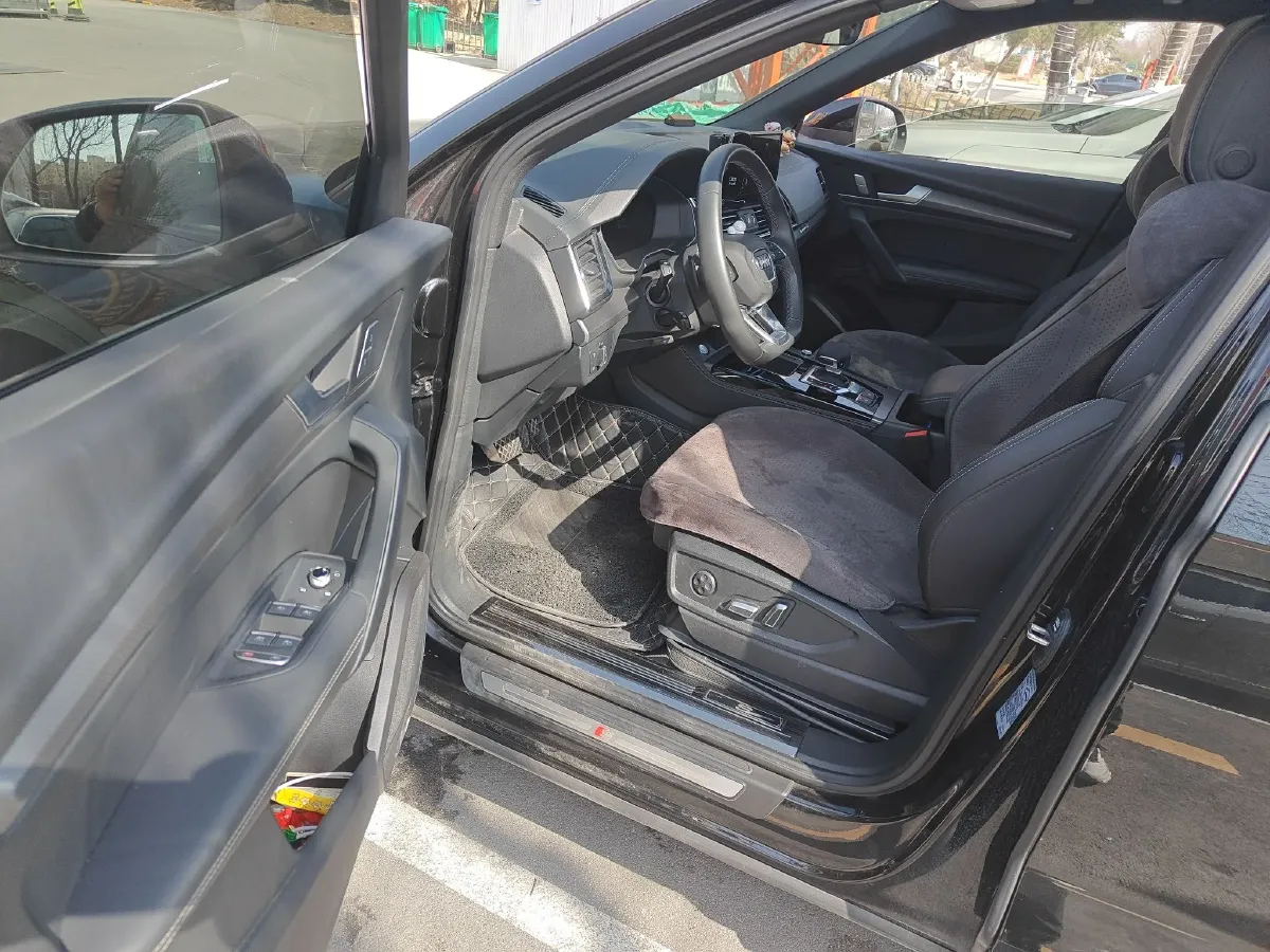 2023 Audi Q5L 2.0T 190HP L4 7DCT,autocango,china used car exporter,china ev exporter,chinese used car exporter,chinese used ev exporter