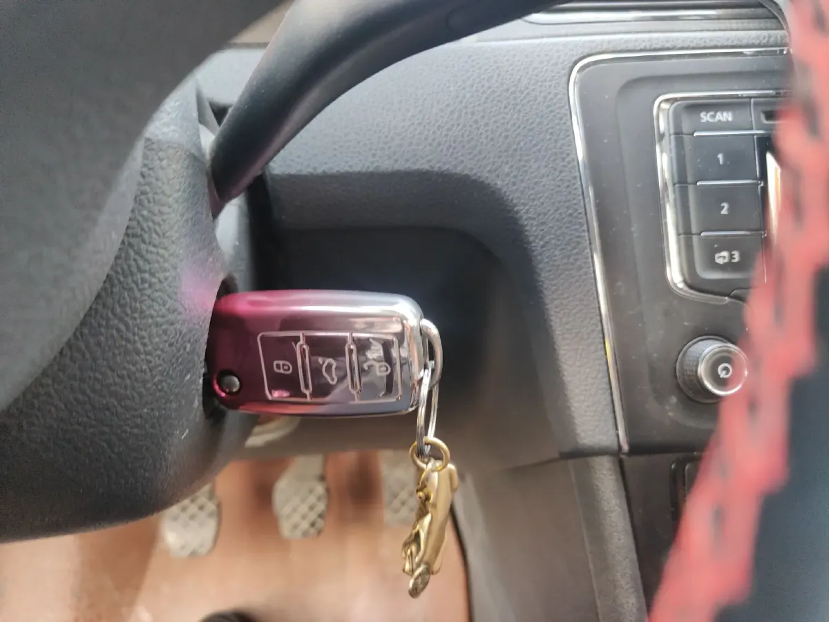 2015 Volkswagen Santana 1.4L 90HP L4 5MT,autocango,china used car exporter,china ev exporter,chinese used car exporter,chinese used ev exporter