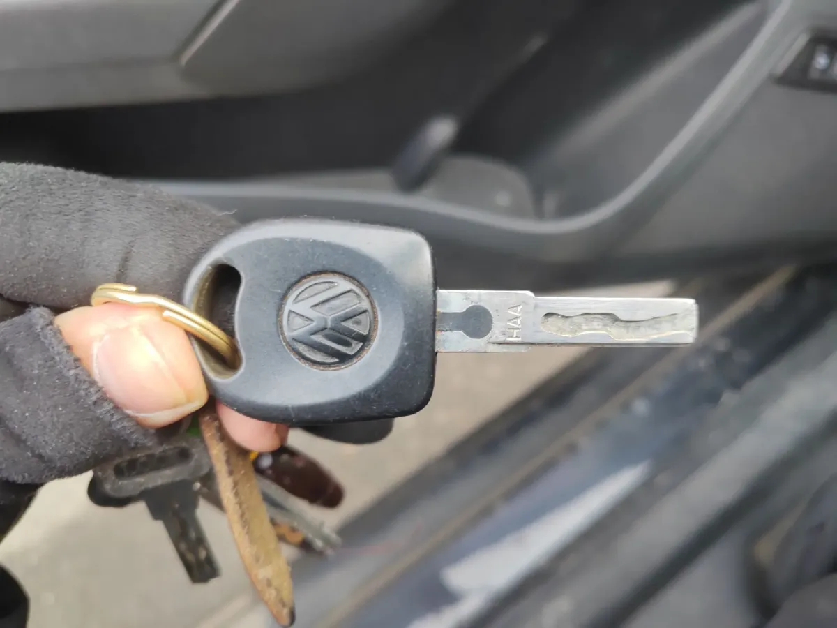 2015 Volkswagen Santana 1.4L 90HP L4 5MT,autocango,china used car exporter,china ev exporter,chinese used car exporter,chinese used ev exporter