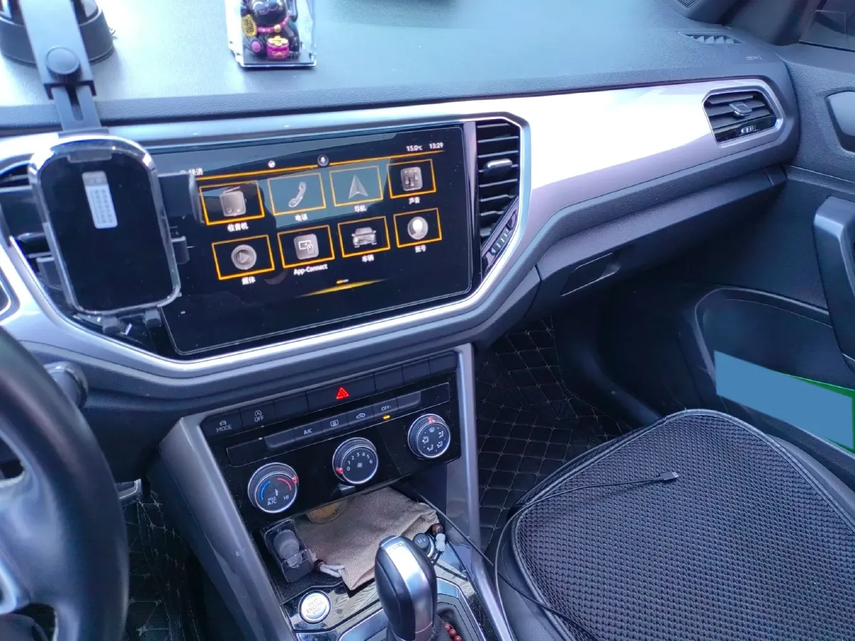 2022 Volkswagen T-Roc 1.4T 150HP L4 7DCT,autocango,china used car exporter,china ev exporter,chinese used car exporter,chinese used ev exporter