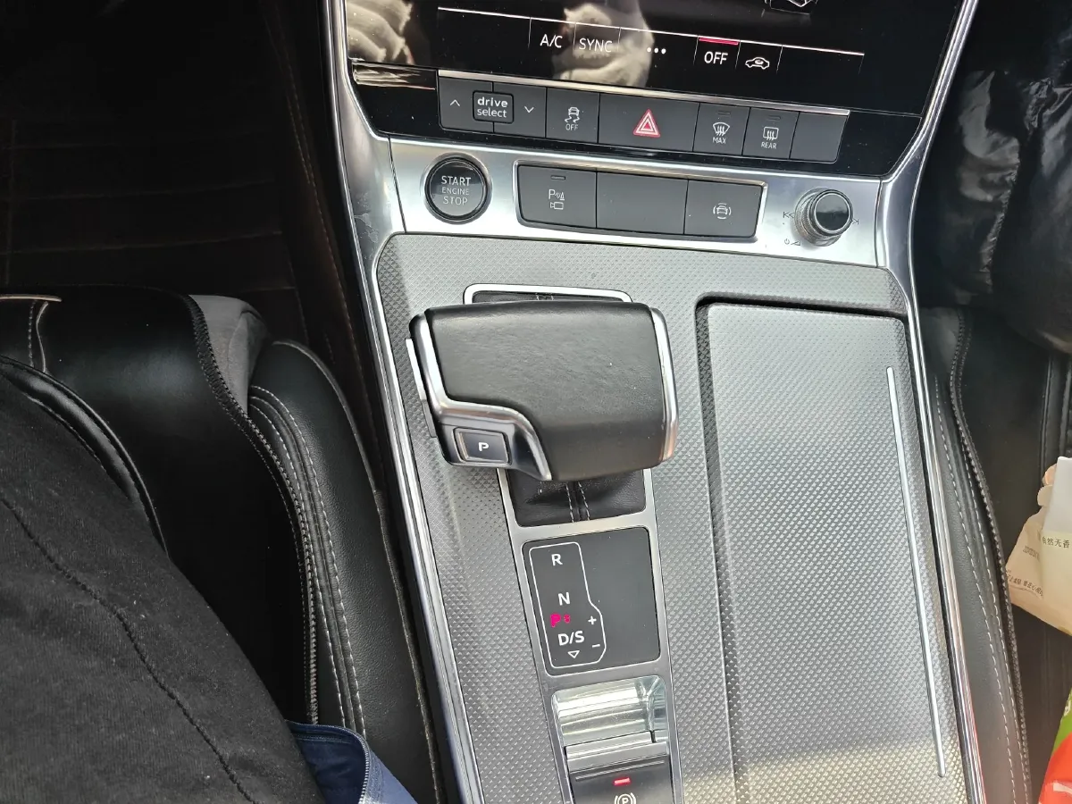 2021 Audi A6L 2.0T 190HP L4 7DCT,autocango,china used car exporter,china ev exporter,chinese used car exporter,chinese used ev exporter