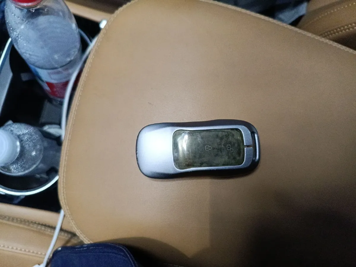 2020 Li ONE Range Extended 131HP REEV 40.5KWH,autocango,china used car exporter,china ev exporter,chinese used car exporter,chinese used ev exporter