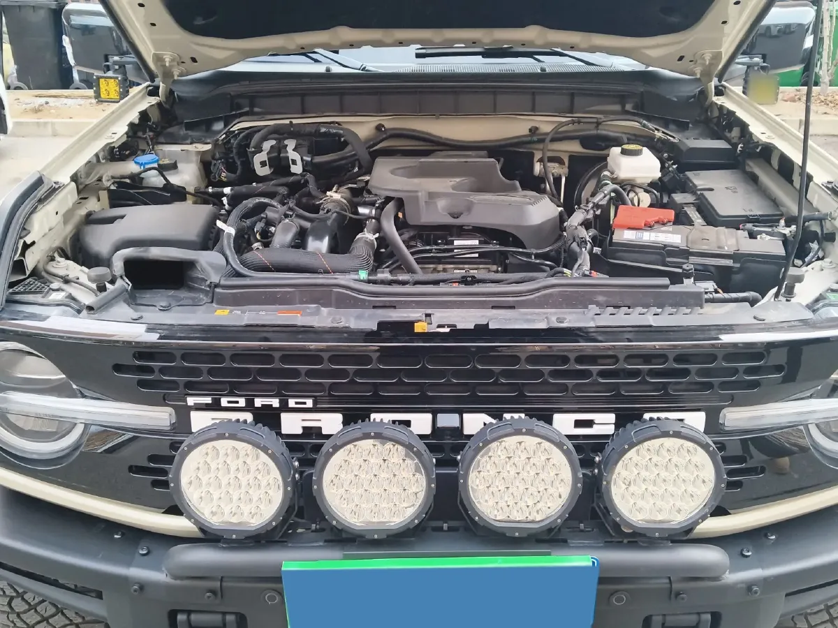 2024 Ford Bronco 2.3T 275HP L4 10AT,autocango,china used car exporter,china ev exporter,chinese used car exporter,chinese used ev exporter