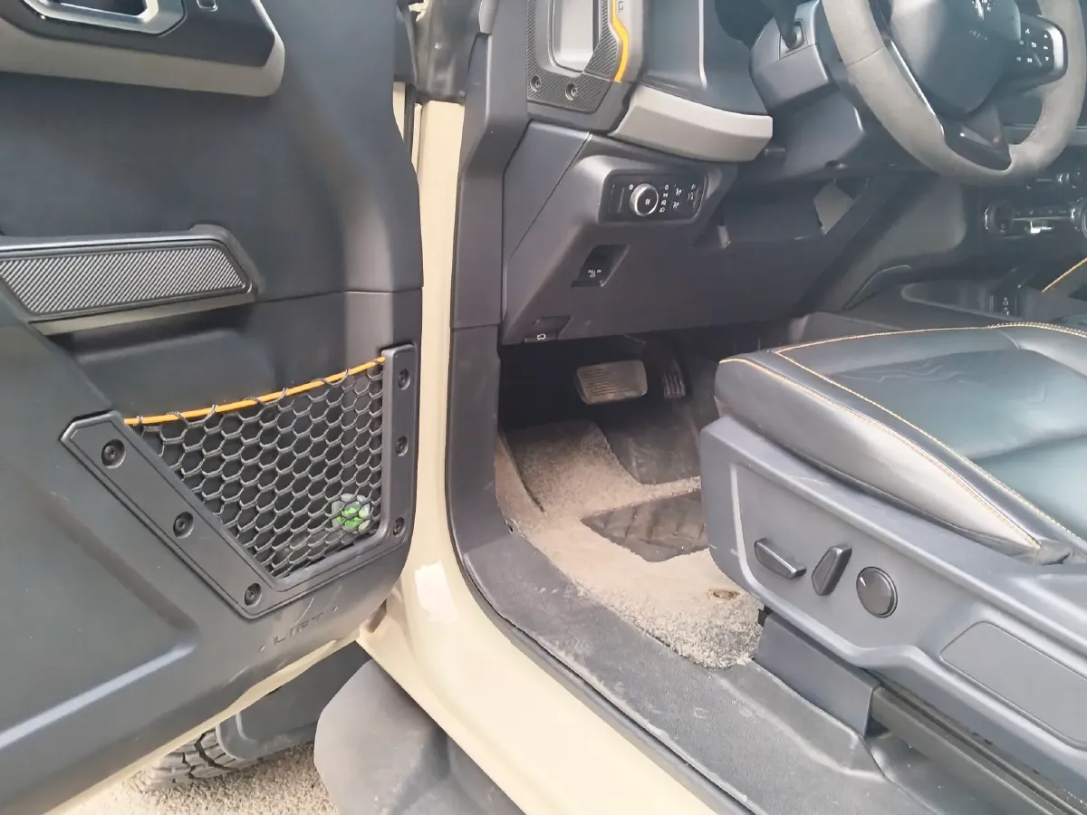 2024 Ford Bronco 2.3T 275HP L4 10AT,autocango,china used car exporter,china ev exporter,chinese used car exporter,chinese used ev exporter