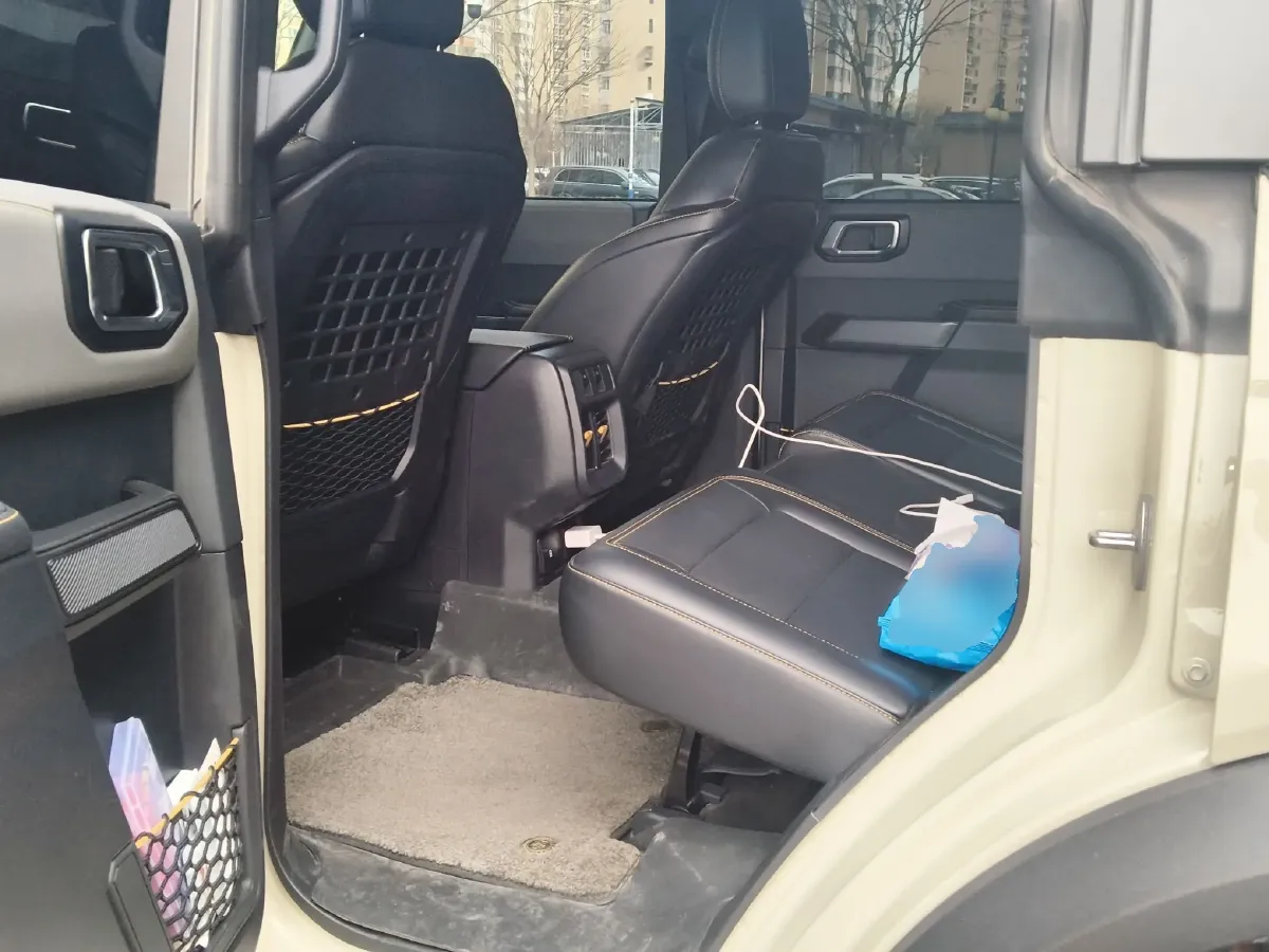 2024 Ford Bronco 2.3T 275HP L4 10AT,autocango,china used car exporter,china ev exporter,chinese used car exporter,chinese used ev exporter