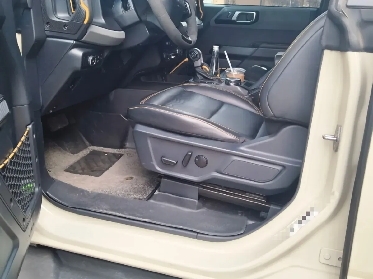 2024 Ford Bronco 2.3T 275HP L4 10AT,autocango,china used car exporter,china ev exporter,chinese used car exporter,chinese used ev exporter