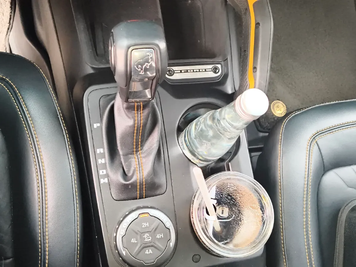 2024 Ford Bronco 2.3T 275HP L4 10AT,autocango,china used car exporter,china ev exporter,chinese used car exporter,chinese used ev exporter