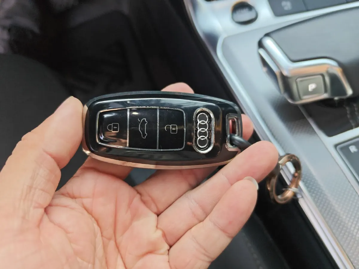 2021 Audi A6L 2.0T 190HP L4 7DCT,autocango,china used car exporter,china ev exporter,chinese used car exporter,chinese used ev exporter