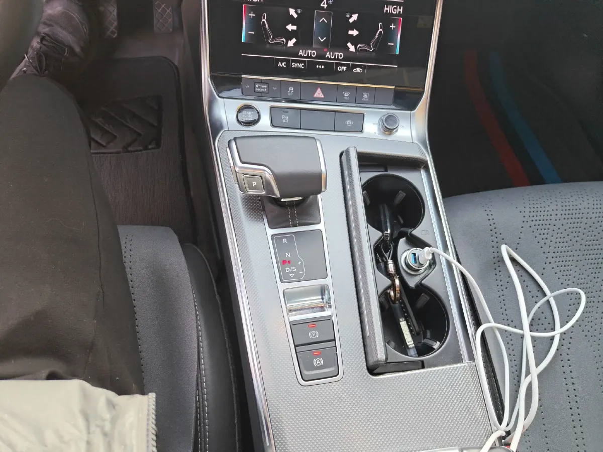 2021 Audi A6L 2.0T 190HP L4 7DCT,autocango,china used car exporter,china ev exporter,chinese used car exporter,chinese used ev exporter