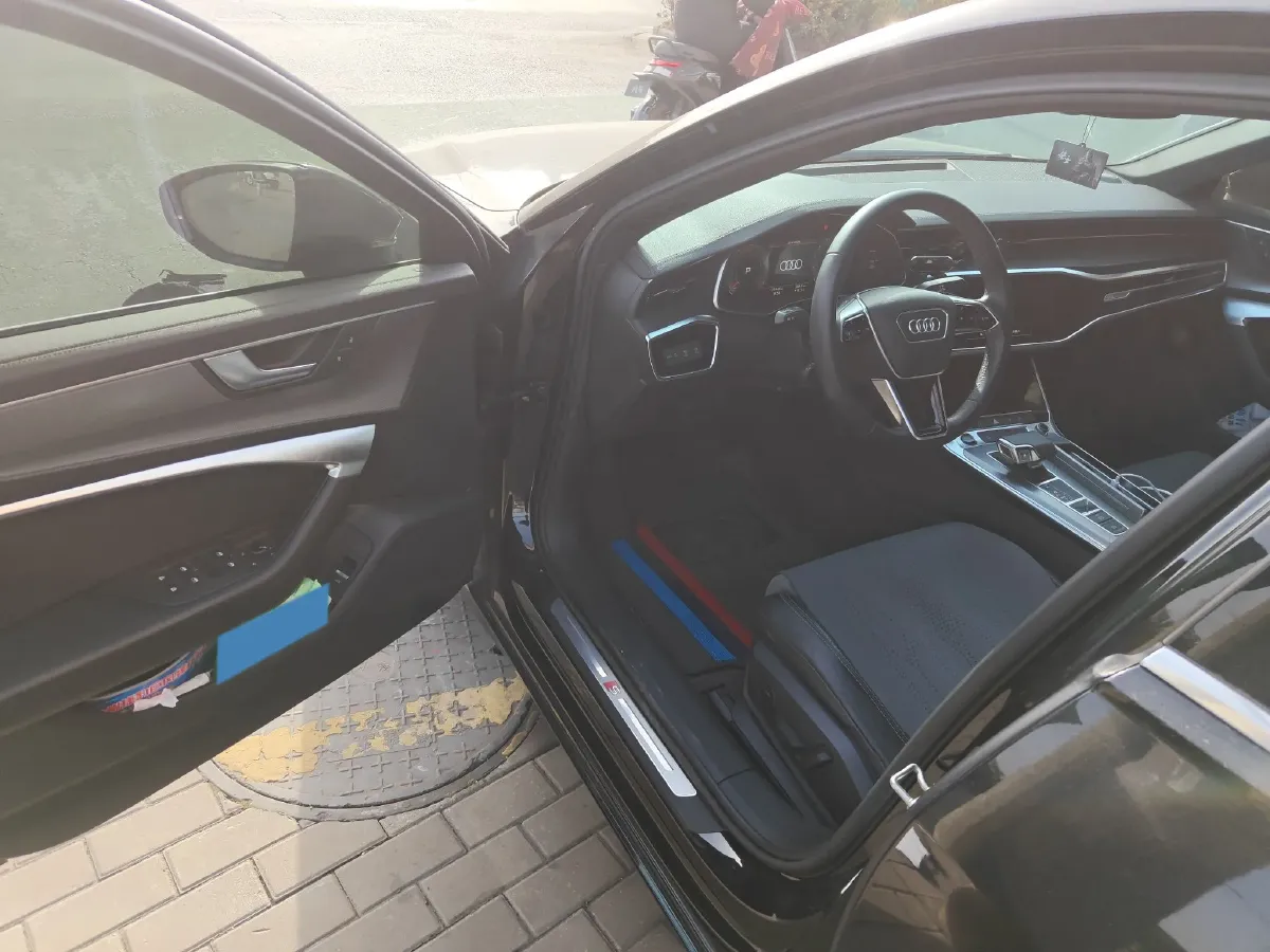 2021 Audi A6L 2.0T 190HP L4 7DCT,autocango,china used car exporter,china ev exporter,chinese used car exporter,chinese used ev exporter