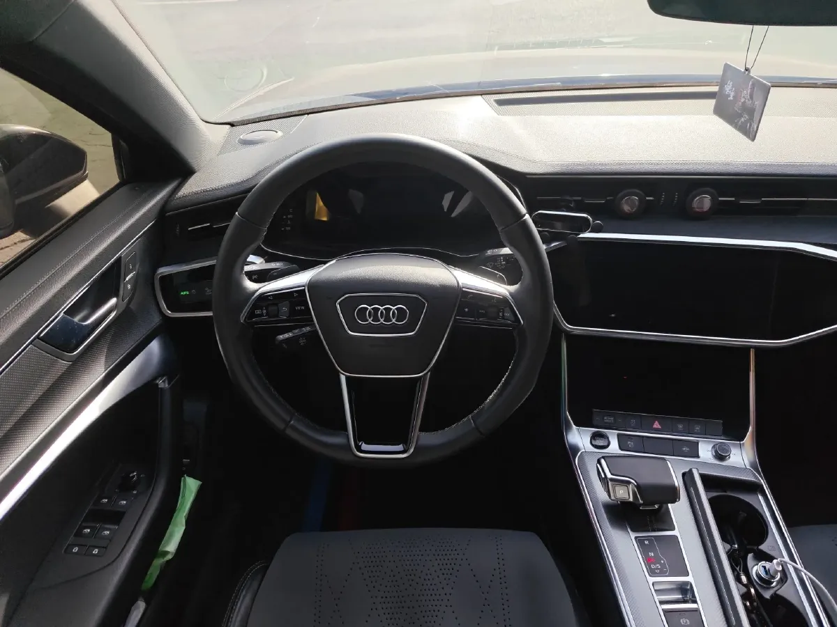 2021 Audi A6L 2.0T 190HP L4 7DCT,autocango,china used car exporter,china ev exporter,chinese used car exporter,chinese used ev exporter