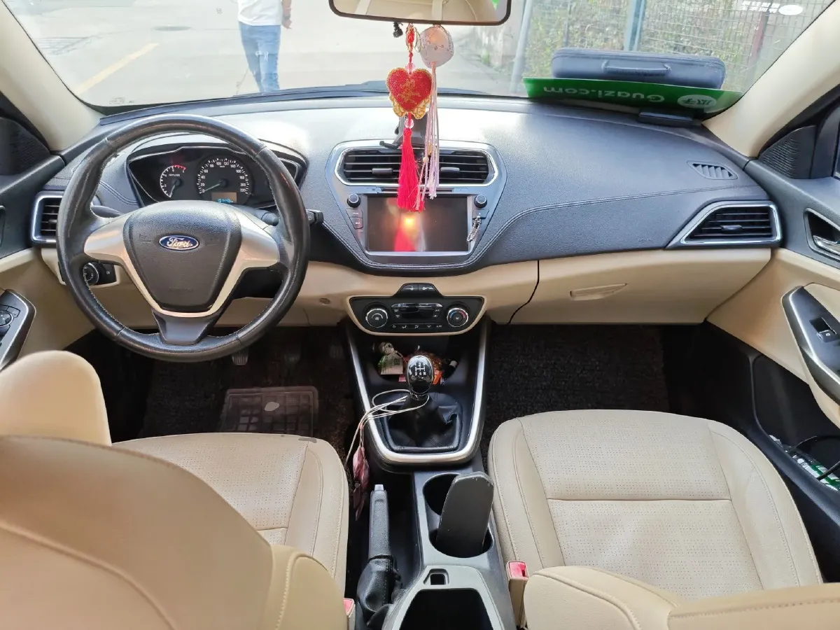 2015 Ford Escort 1.5L 113HP L4 5MT,autocango,china used car exporter,china ev exporter,chinese used car exporter,chinese used ev exporter