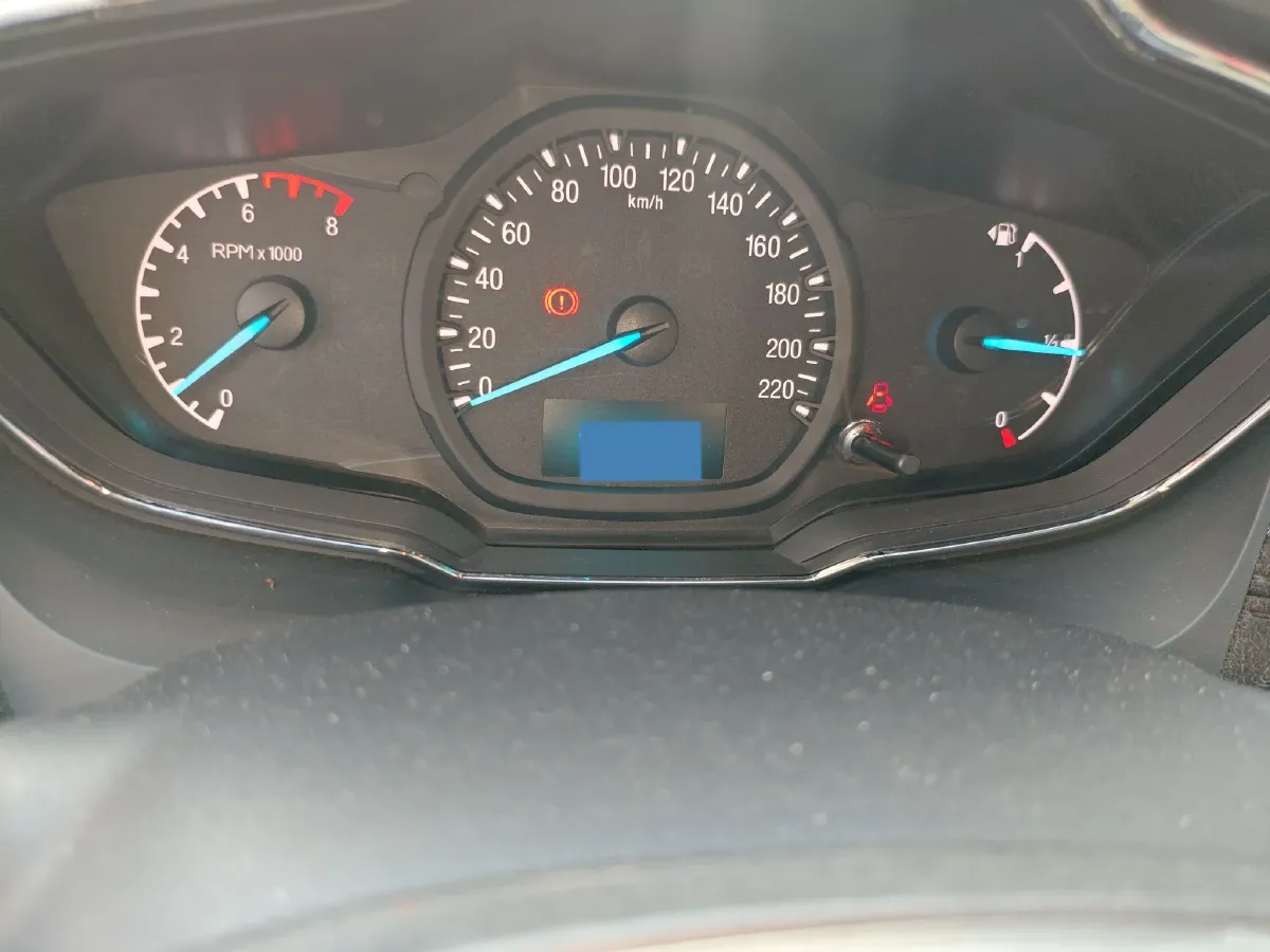 2015 Ford Escort 1.5L 113HP L4 5MT,autocango,china used car exporter,china ev exporter,chinese used car exporter,chinese used ev exporter