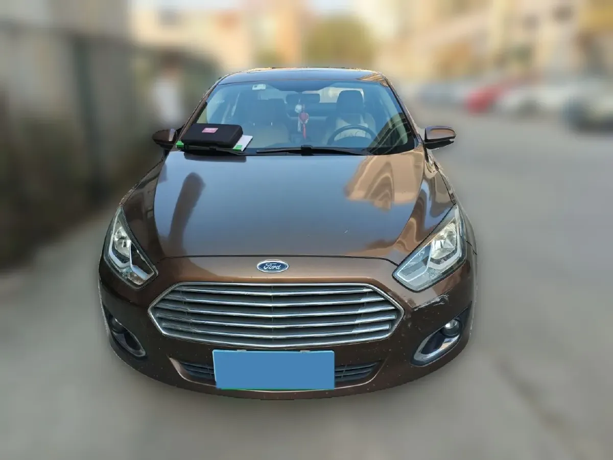 2015 Ford Escort 1.5L 113HP L4 5MT,autocango,china used car exporter,china ev exporter,chinese used car exporter,chinese used ev exporter