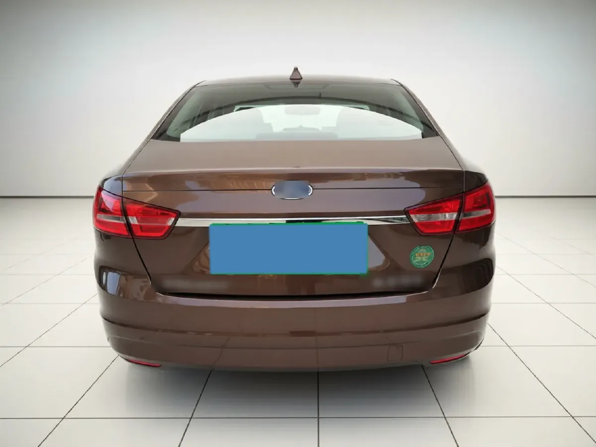 2015 Ford Escort 1.5L 113HP L4 5MT,autocango,china used car exporter,china ev exporter,chinese used car exporter,chinese used ev exporter