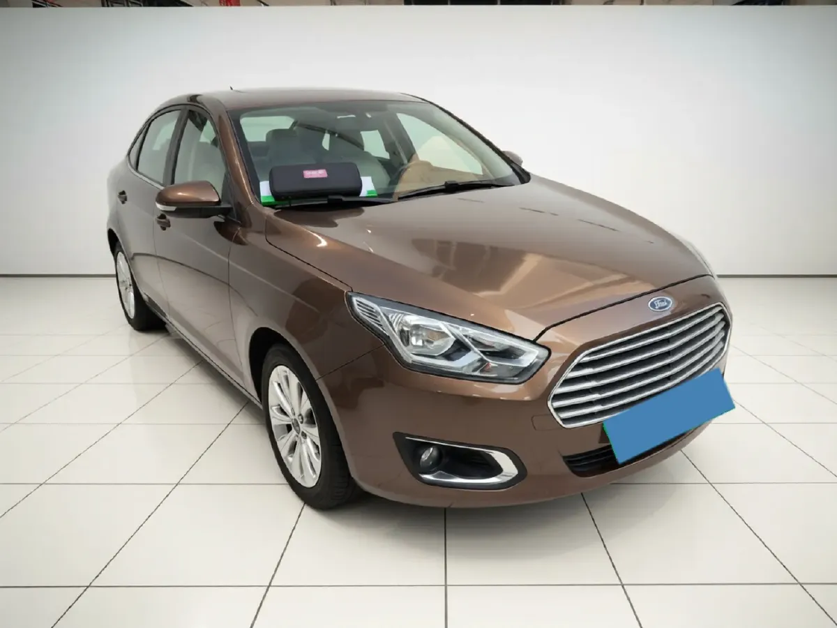 2015 Ford Escort 1.5L 113HP L4 5MT,autocango,china used car exporter,china ev exporter,chinese used car exporter,chinese used ev exporter