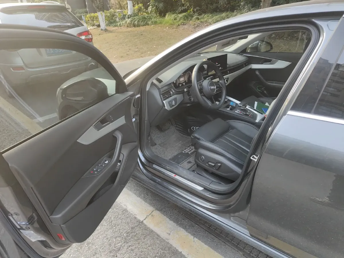 2020 Audi A4L 2.0T 190HP L4 7DCT,autocango,china used car exporter,china ev exporter,chinese used car exporter,chinese used ev exporter